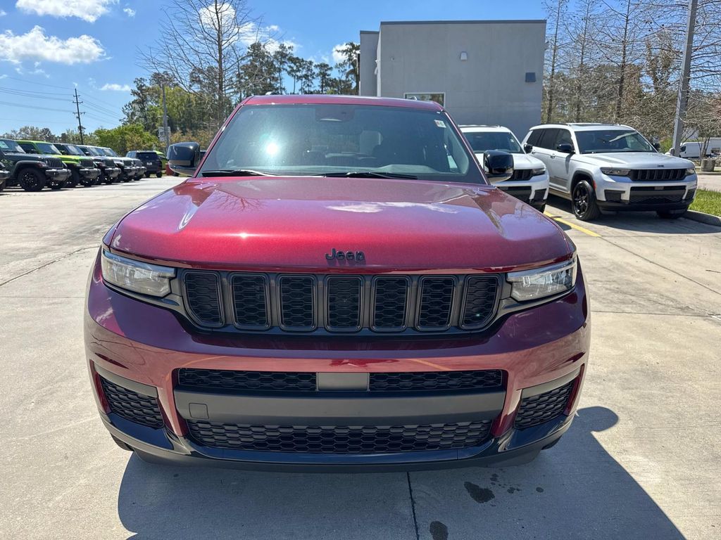 2025 Jeep Grand Cherokee Altitude X photo 2