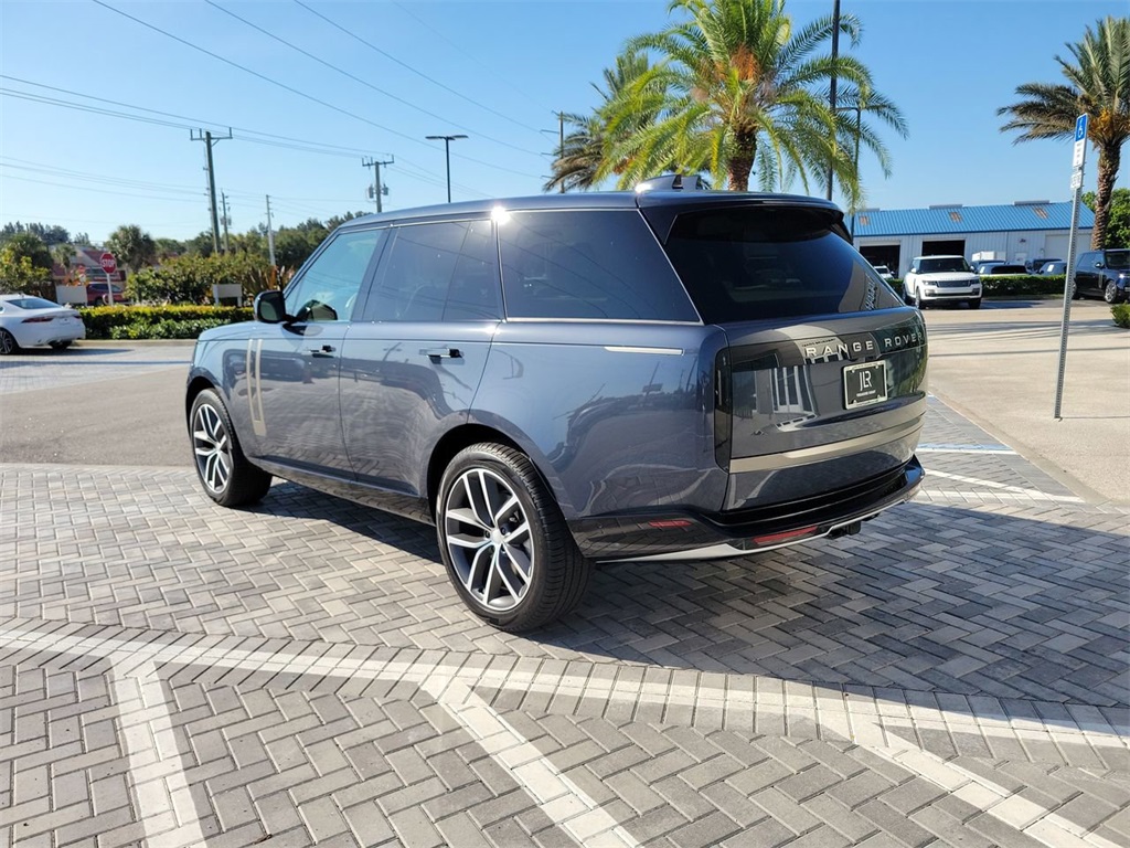 2025 Land Rover Range Rover SE photo 3