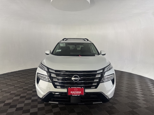 2026 Nissan Rogue Platinum photo 2