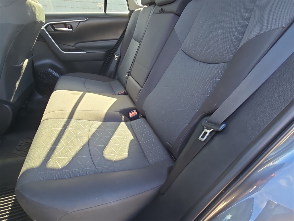 2022 Toyota RAV4 XLE photo 23