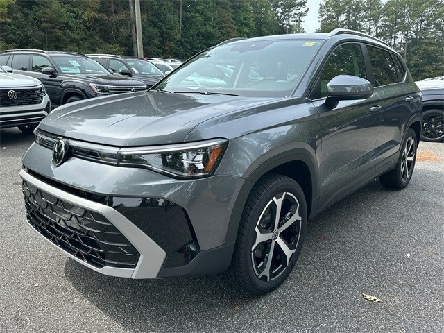 2025 Volkswagen Taos SEL photo 3