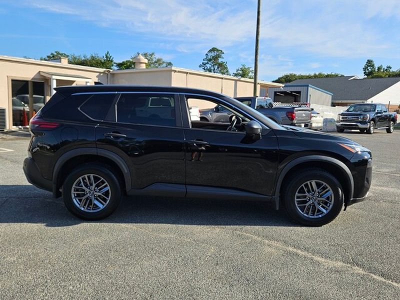 2023 Nissan Rogue S photo 13