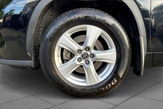 2021 Toyota Highlander L photo 8