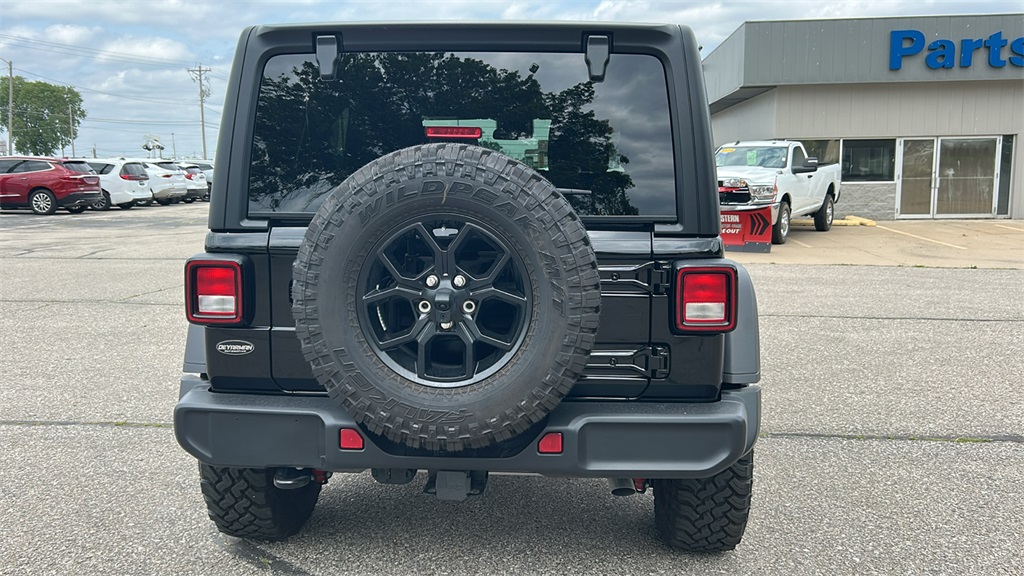 2024 Jeep Wrangler Willys photo 4