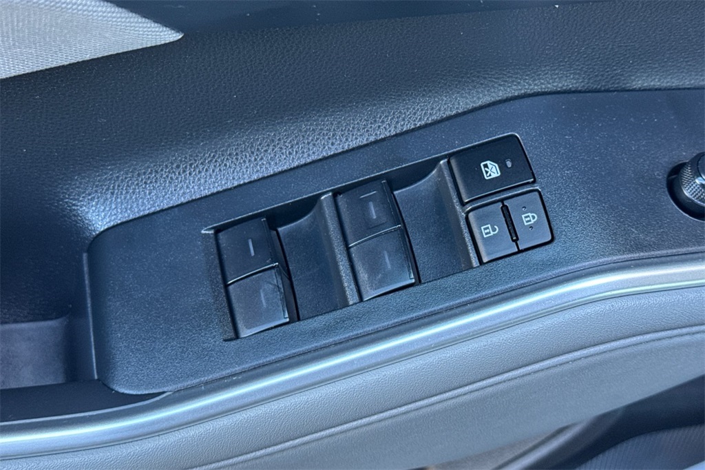 2024 Toyota Highlander LE photo 13
