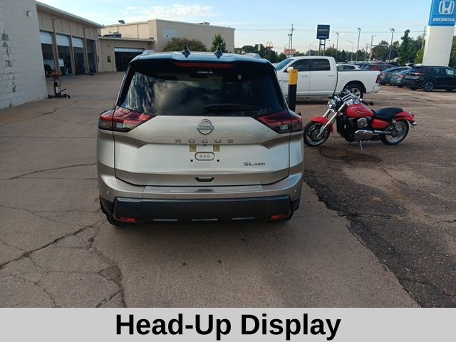 2025 Nissan Rogue SL photo 3