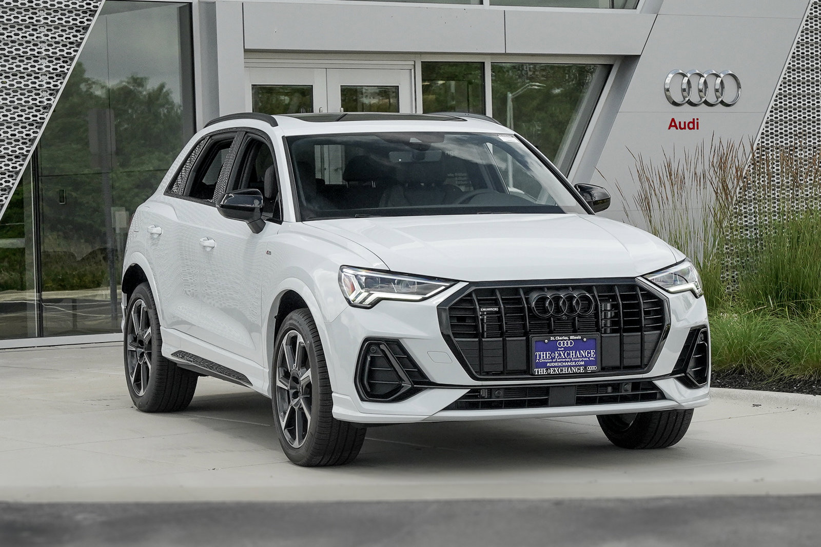 2025 Audi Q3 S line Premium Plus photo 2
