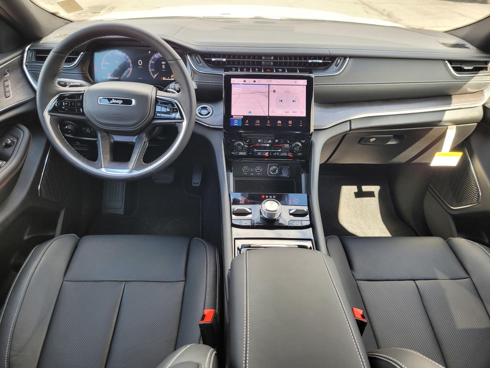 2025 Jeep Grand Cherokee Overland photo 12