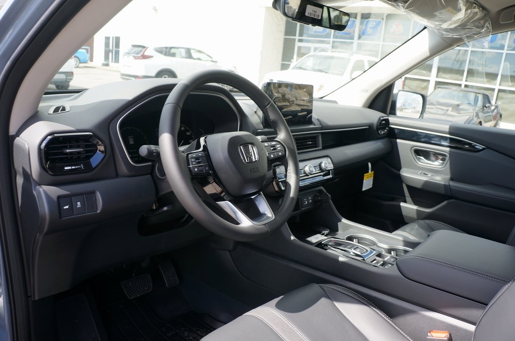 2025 Honda Pilot Touring photo 10