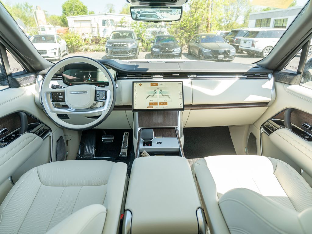 2025 Land Rover Range Rover Autobiography photo 16