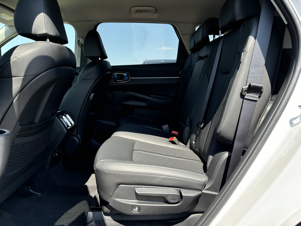 2025 Kia Sorento S photo 14
