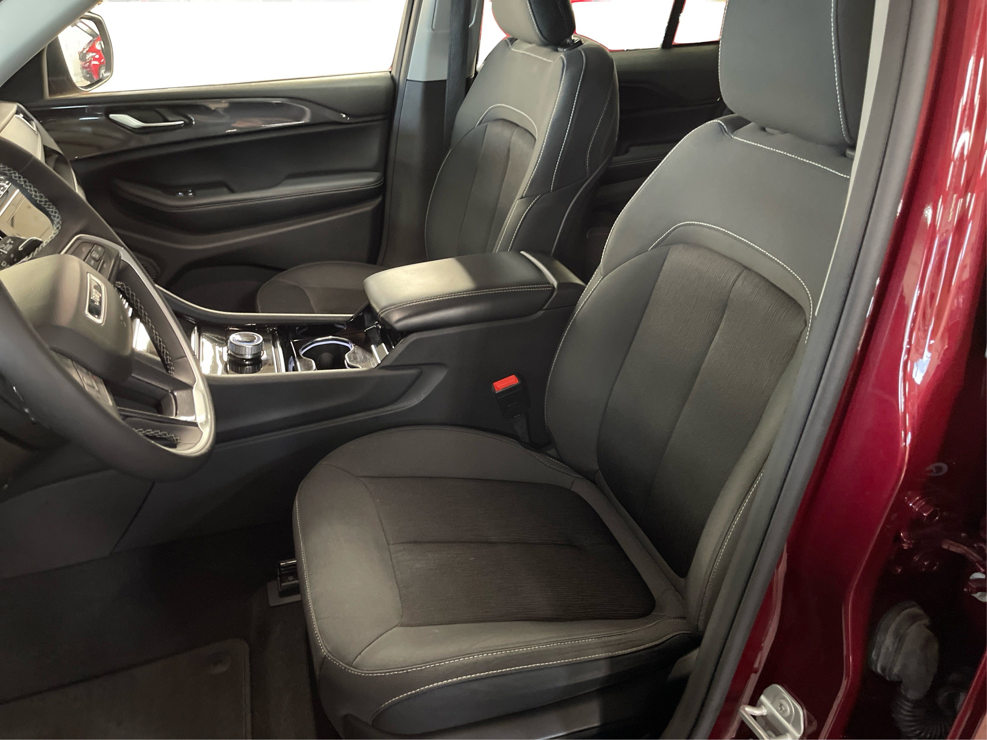 2023 Jeep Cherokee Laredo photo 20