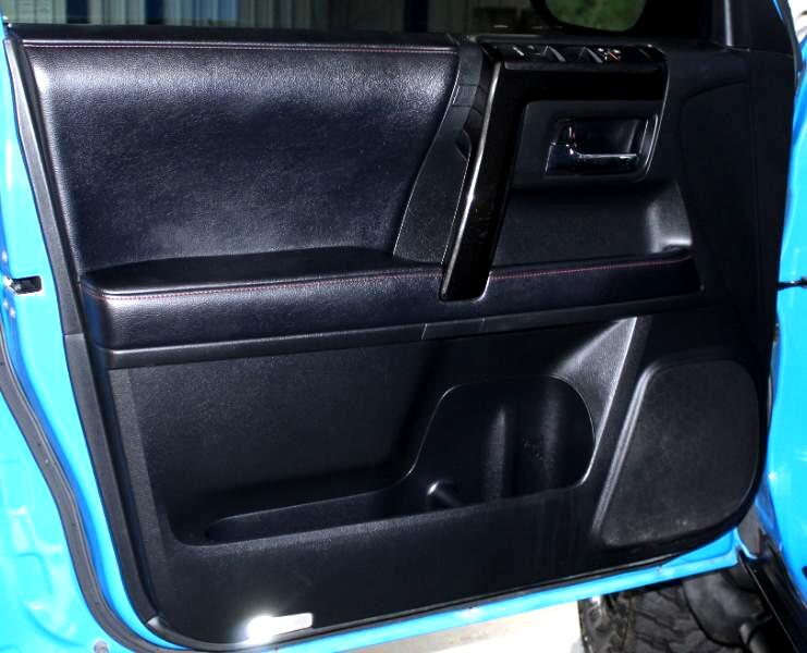 2019 Toyota 4Runner SR5 photo 17