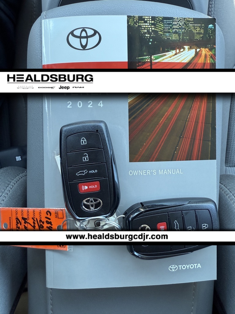 2024 Toyota Venza LE photo 25