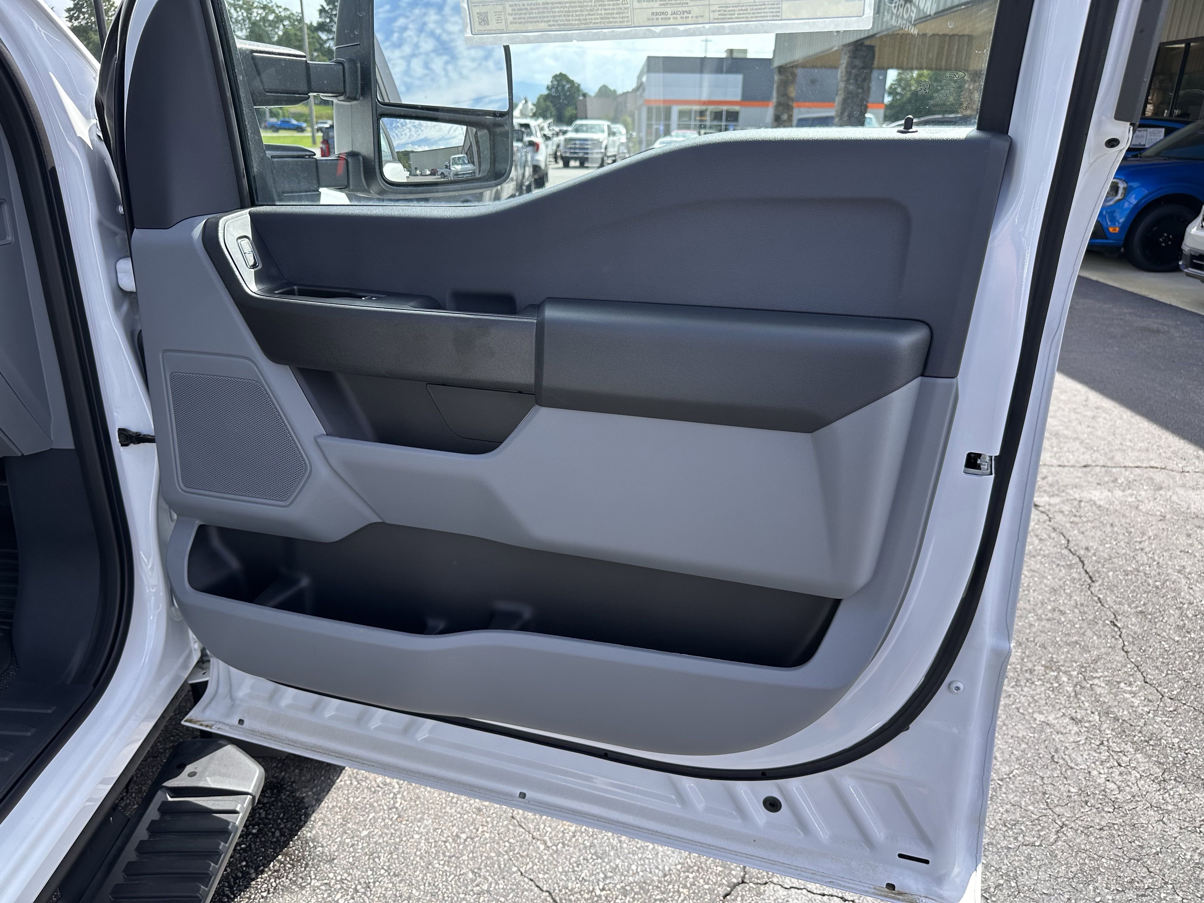 2024 Ford F-550 XL photo 3