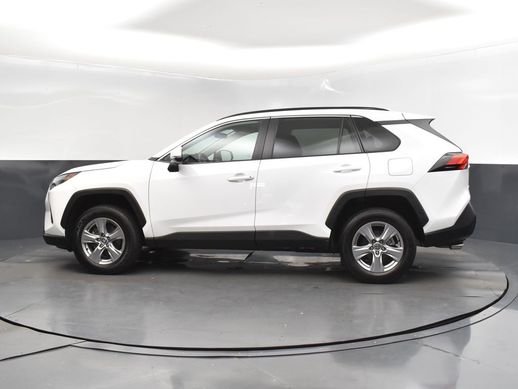2022 Toyota RAV4 XLE photo 4