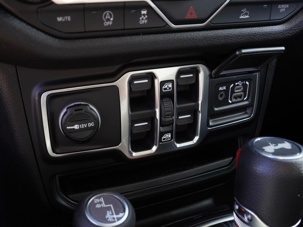 New 2026 Granite Crystal Metallic Clear-Coat Exterior Paint Jeep 4-Door Sport S image 16