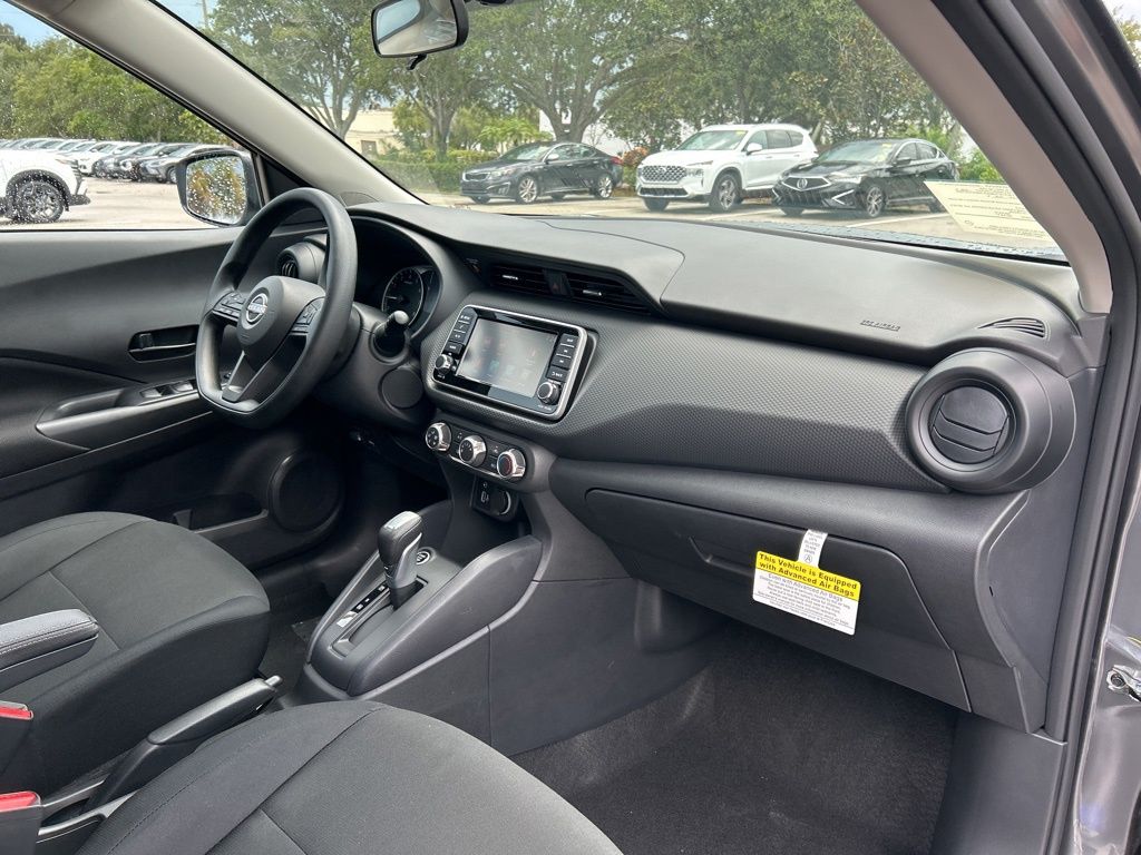2025 Nissan Kicks Play S photo 30