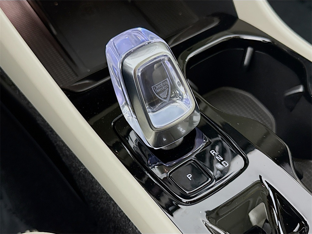 2026 Volvo XC40 Plus photo 17