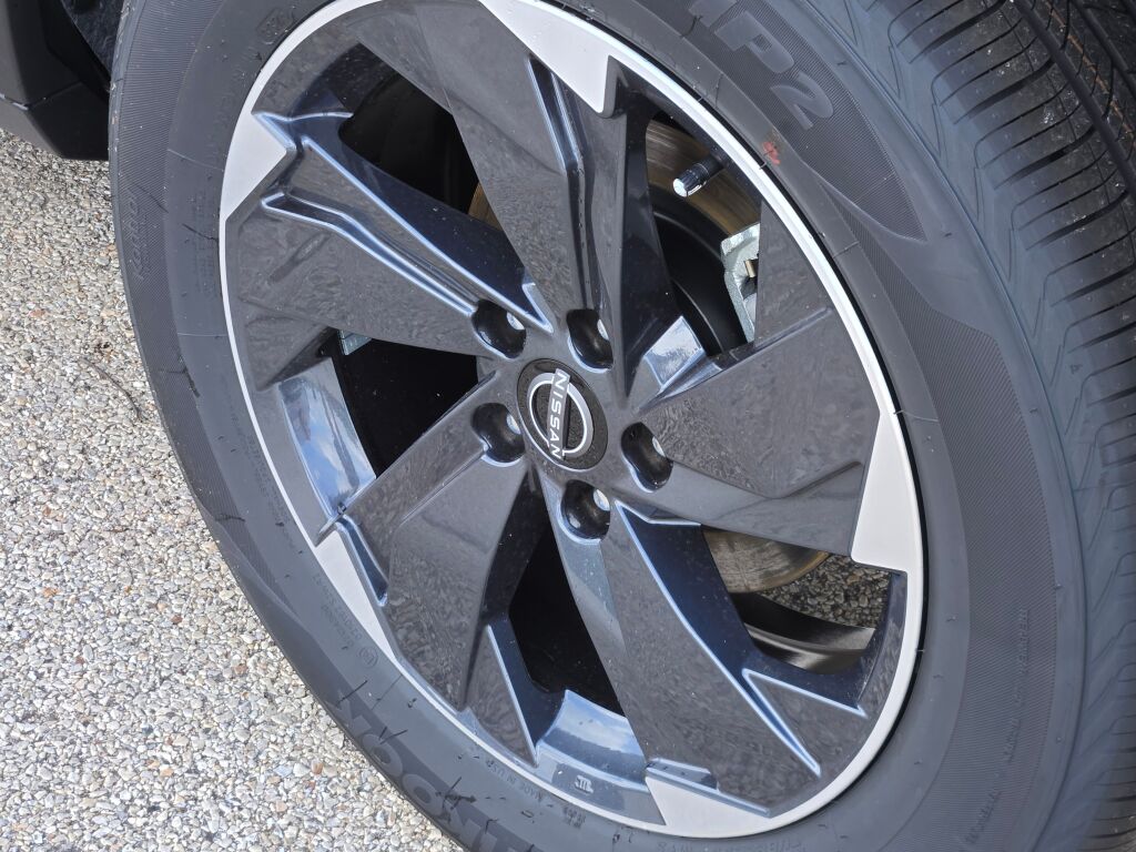 2026 Nissan Rogue SV photo 11