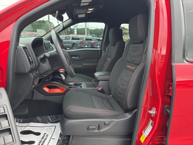 2025 Nissan Frontier PRO-4X photo 13