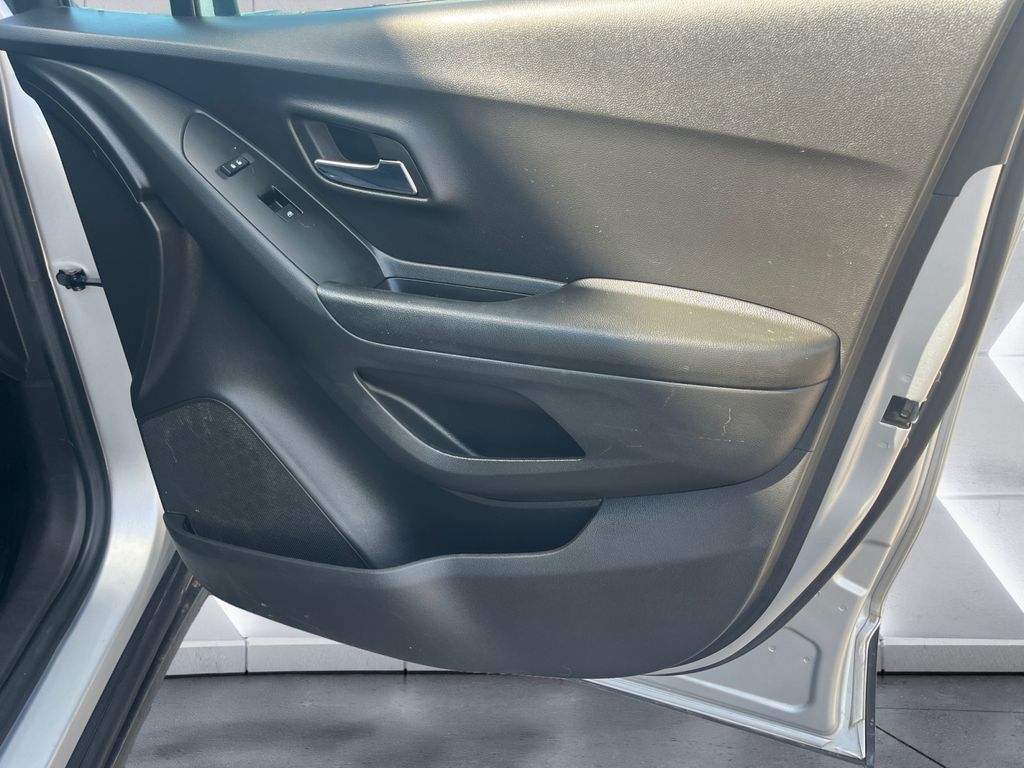 2022 Chevrolet Trax LS photo 15