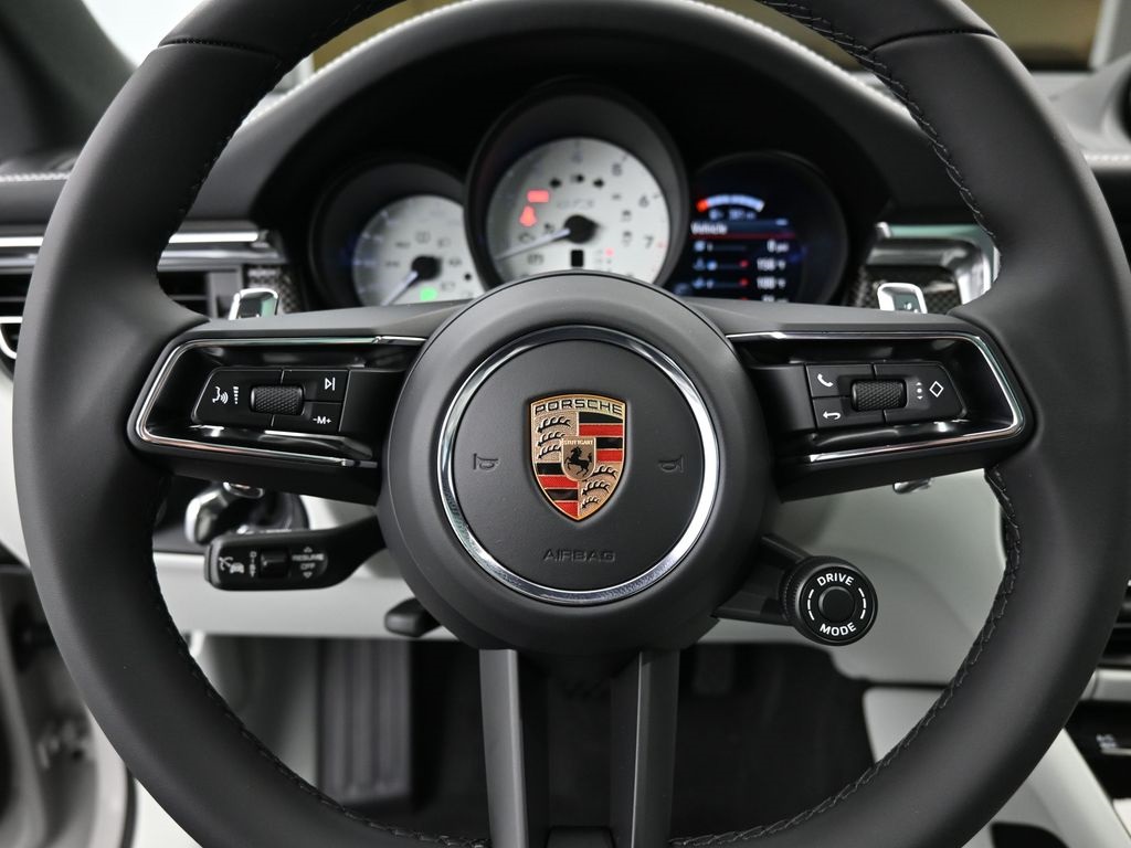 2026 Porsche Macan GTS photo 21