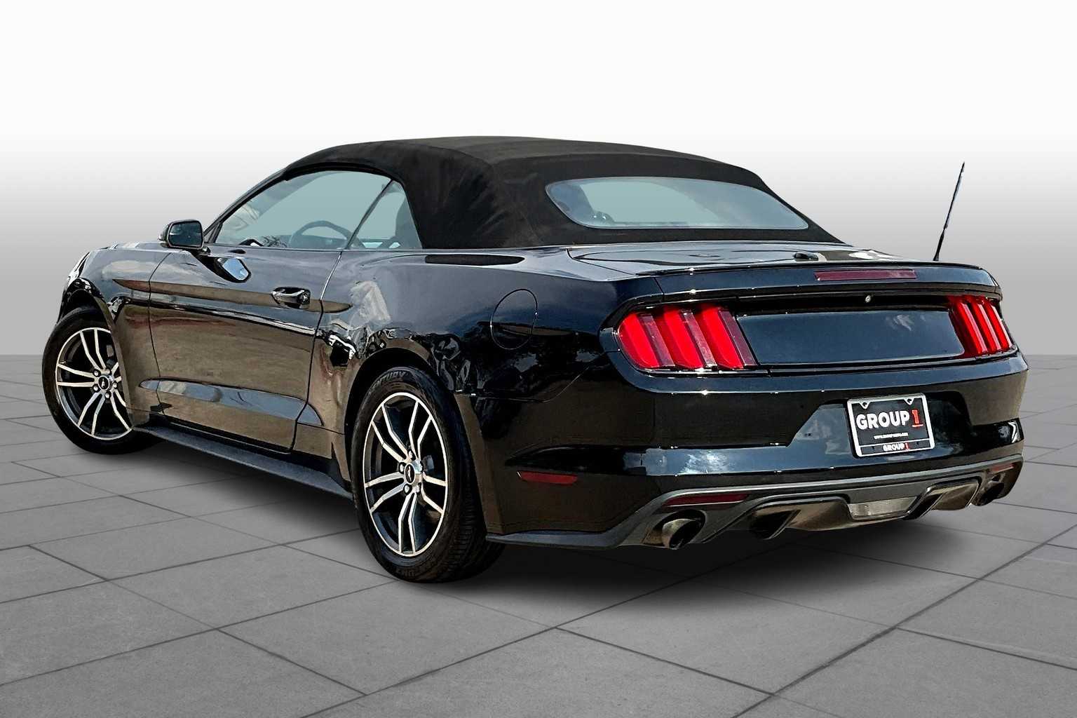 2016 Ford Mustang Convertible photo 9