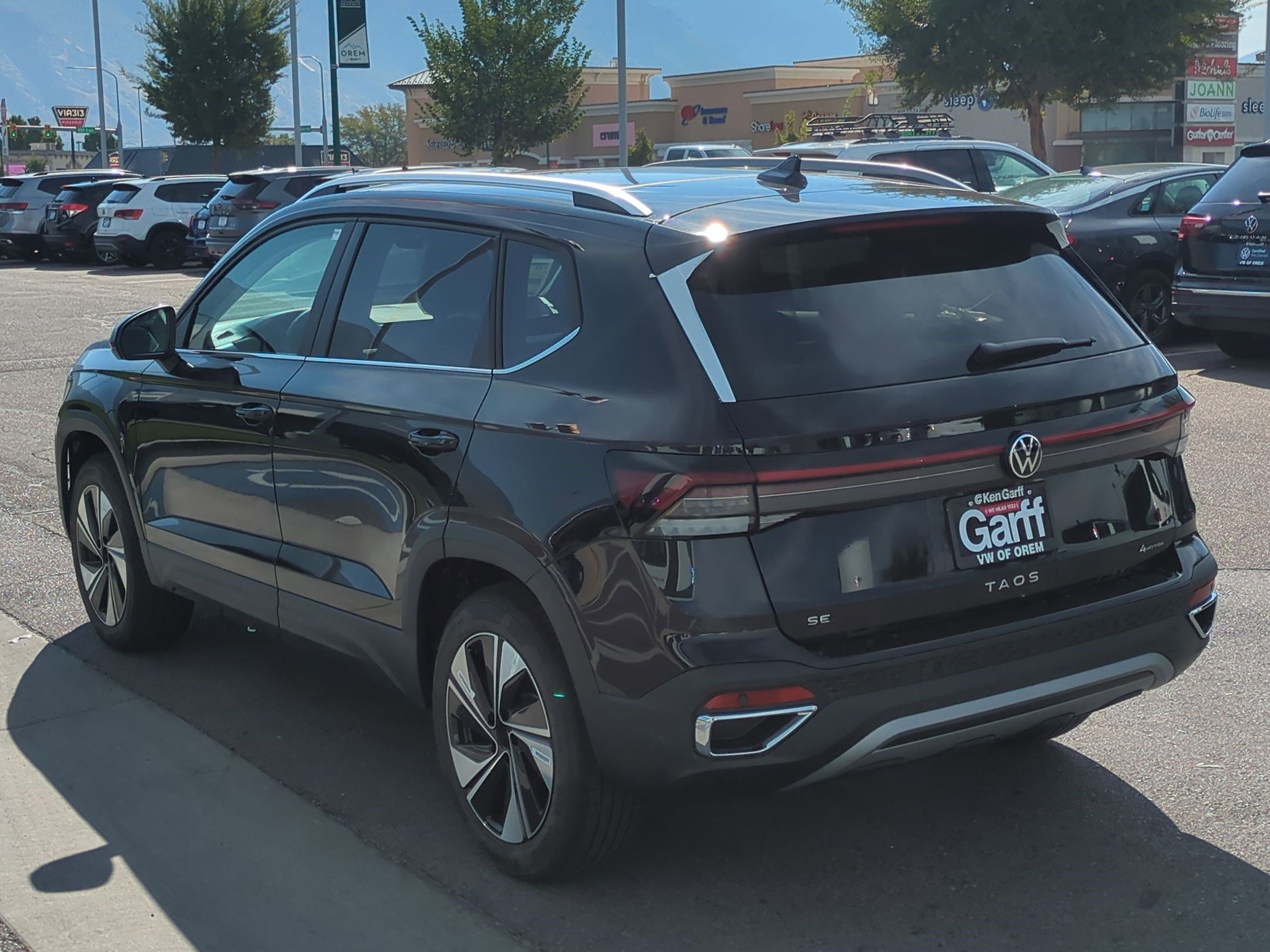 2025 Volkswagen Taos SE photo 2