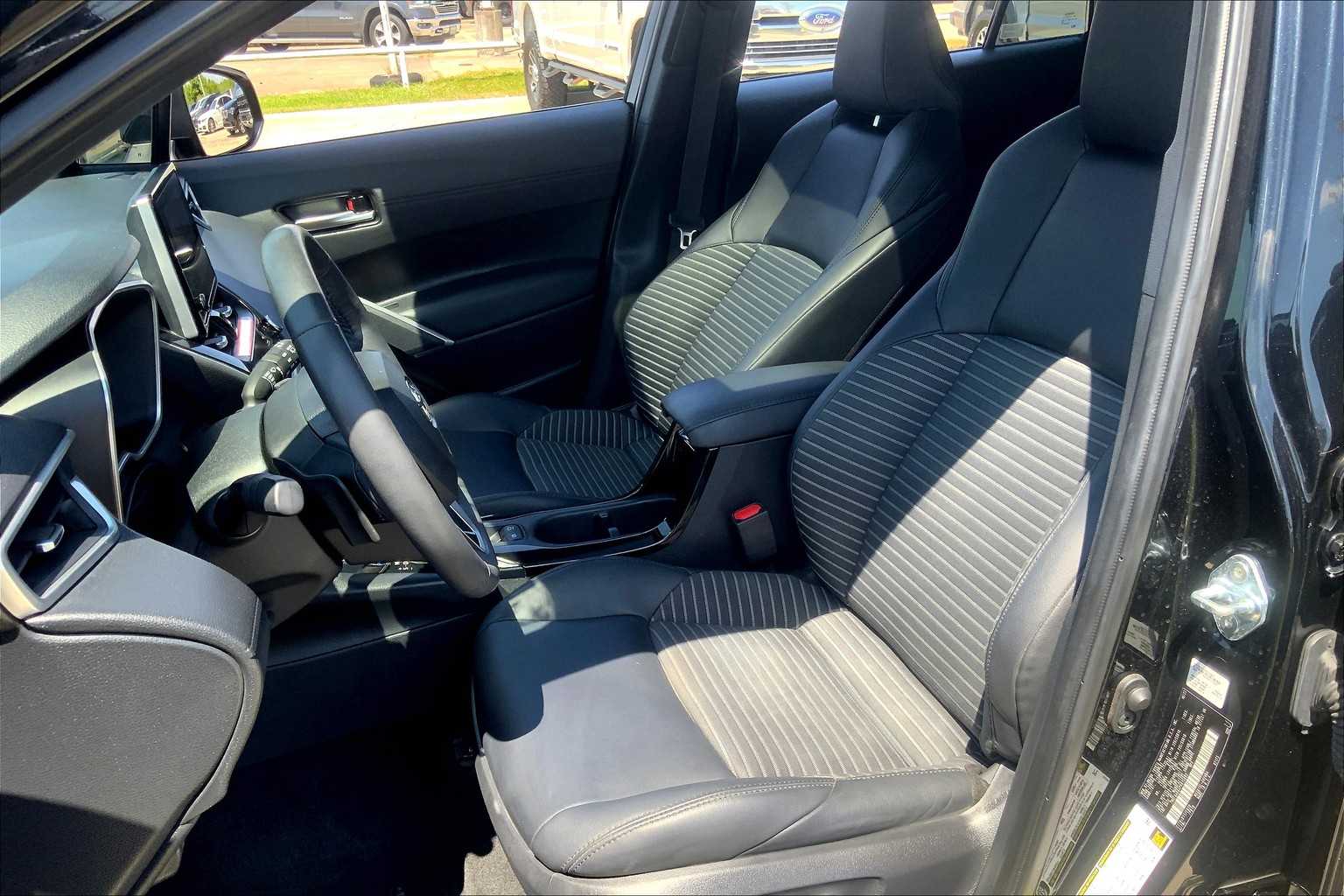 2023 Toyota Corolla Cross Hybrid XSE photo 6