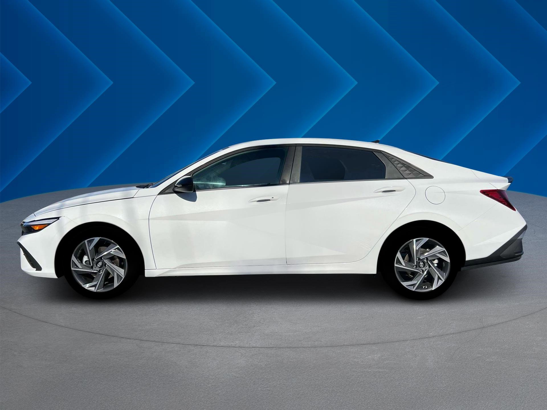 2025 Hyundai Elantra SEL Sport photo 3