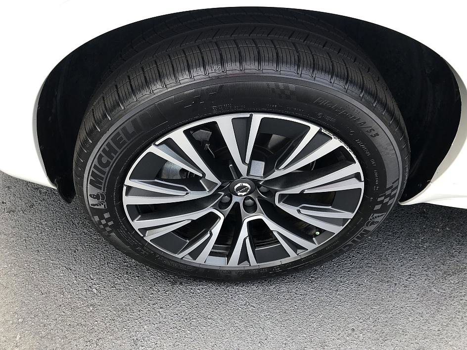 2020 Volvo XC90 T5 Momentum photo 8