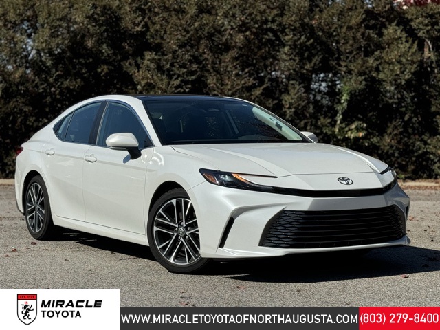 2025 Toyota Camry XLE's photo