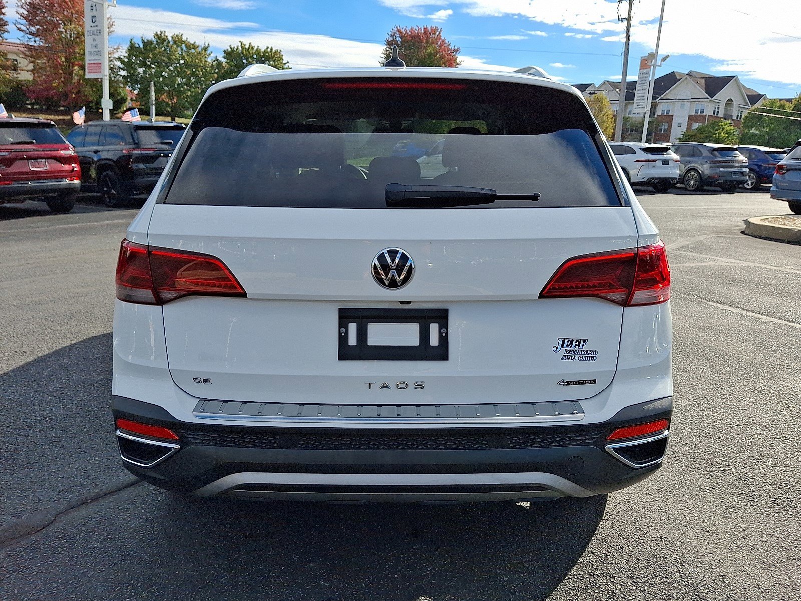 2023 Volkswagen Taos SE photo 3