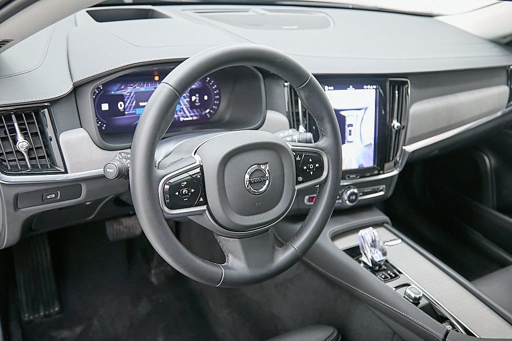 2026 VOLVO V90CC - Image 16