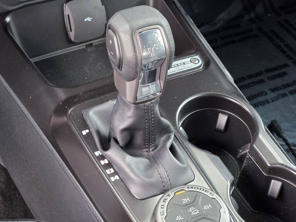 2025 Ford Bronco Base photo 18