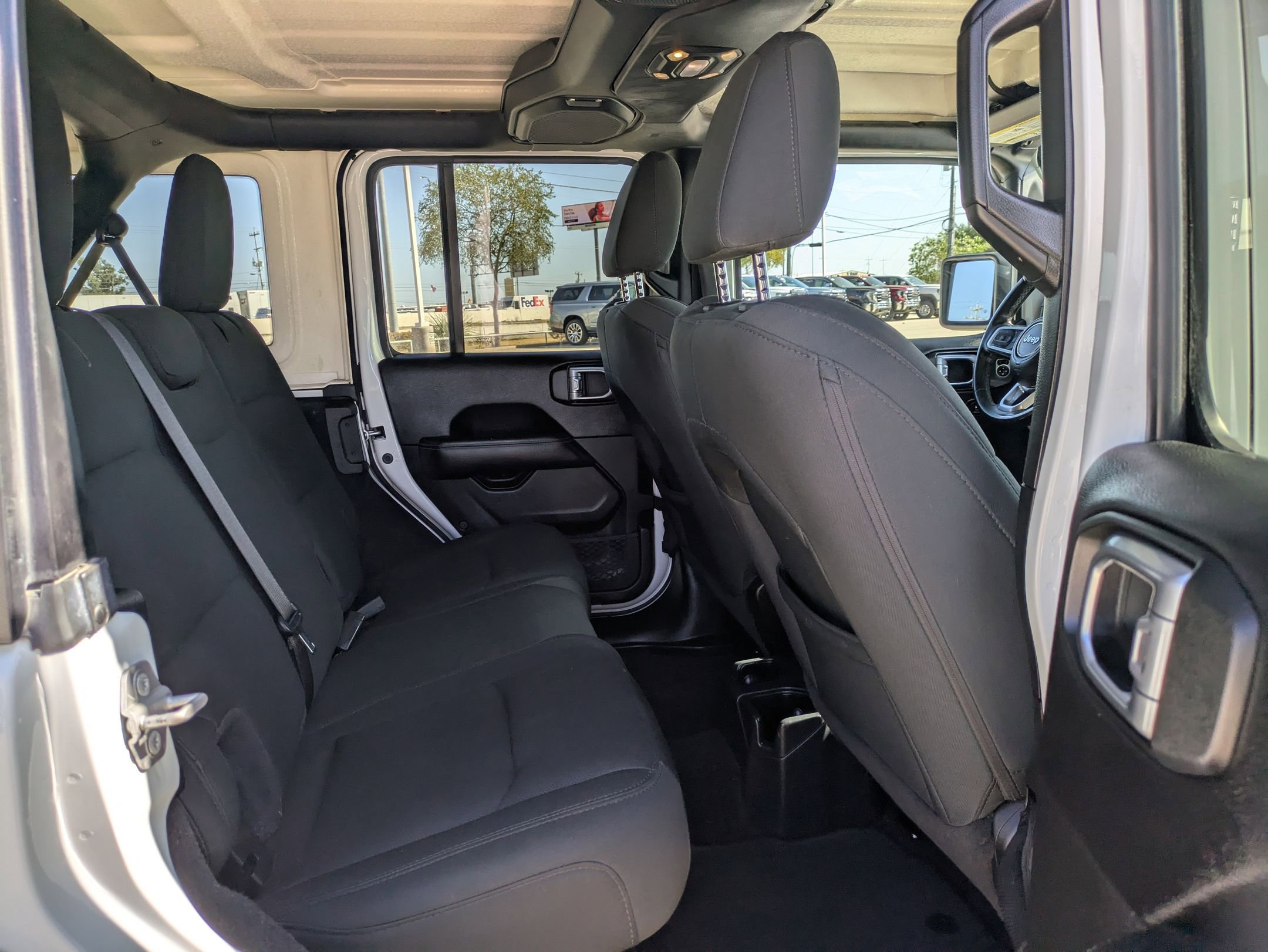 2019 Jeep Wrangler Unlimited Sahara photo 25