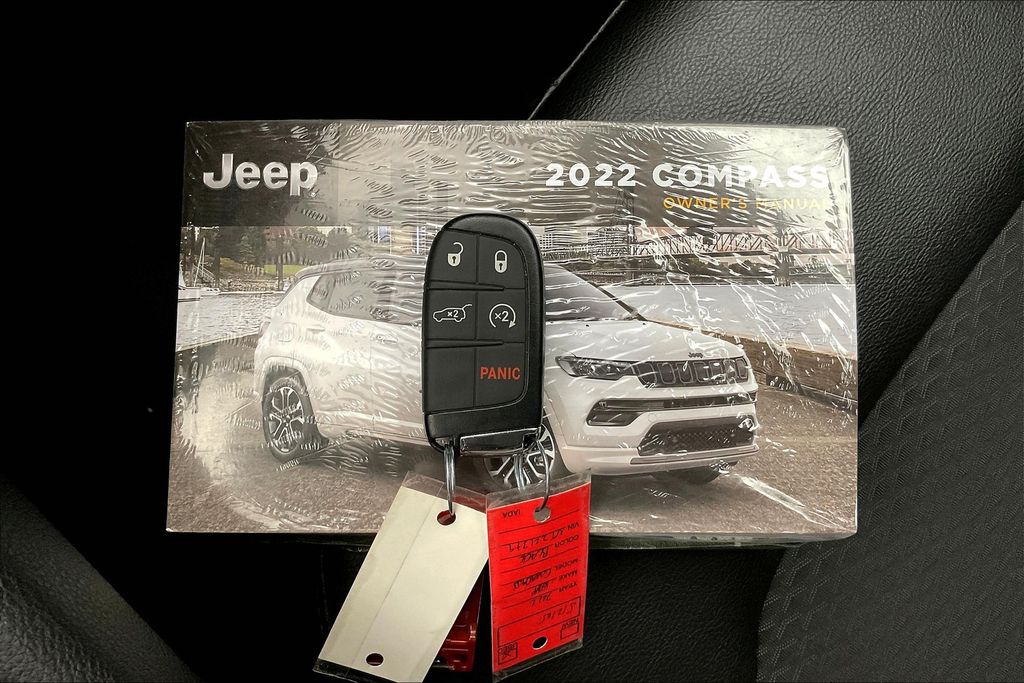 2022 Jeep Compass Latitude photo 11