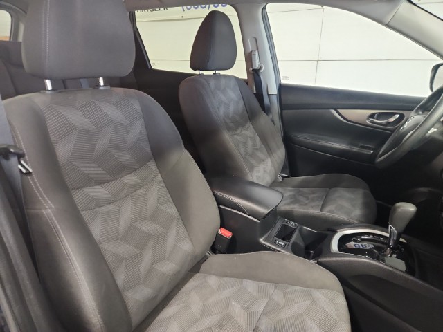 2016 Nissan Rogue SV photo 9