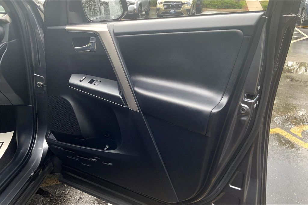 2017 Toyota RAV4 XLE photo 23