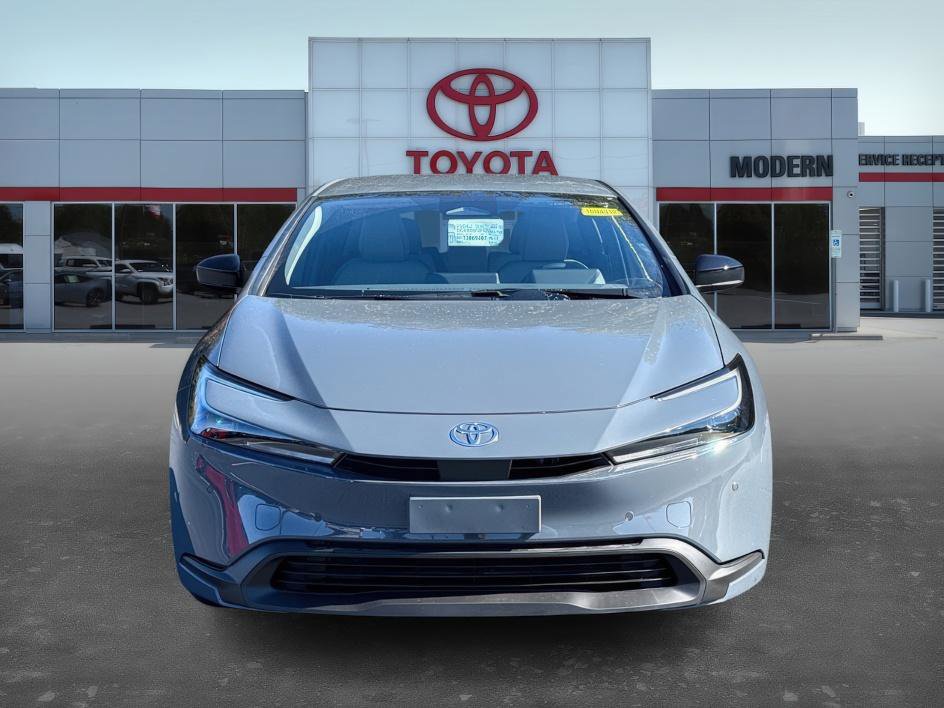 2026 Toyota Prius LE photo 2