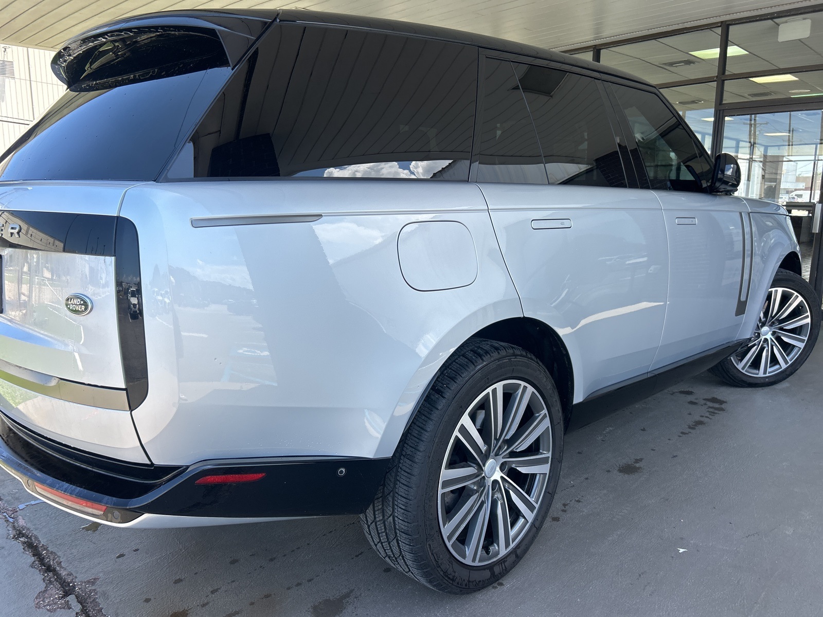 2023 Land Rover Range Rover SE photo 6