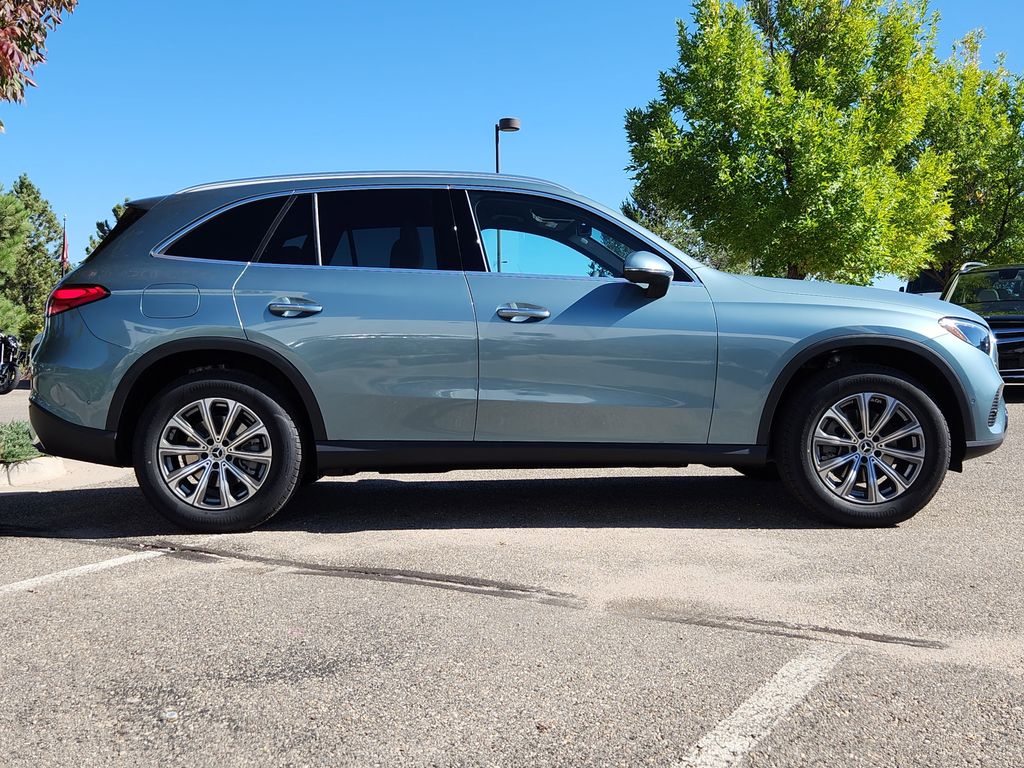 2026 Mercedes Benz GLC 300 4MATIC photo 2