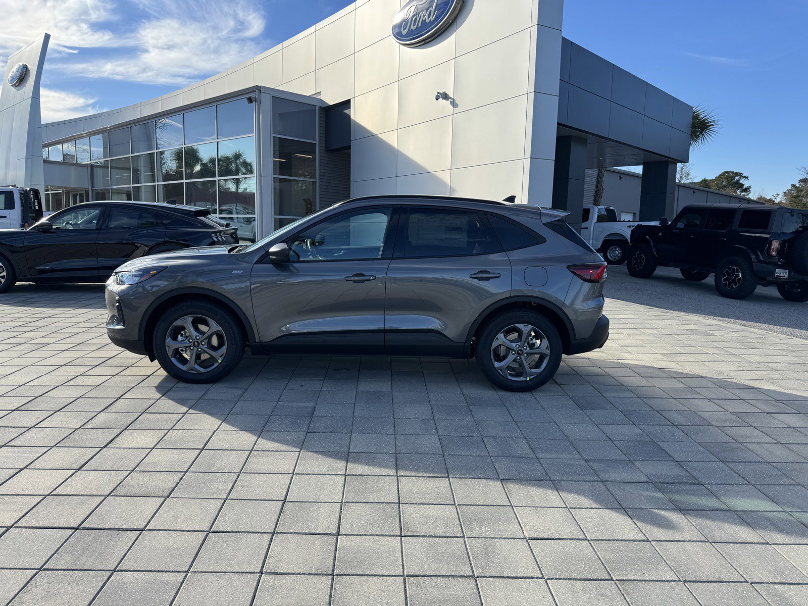 2025 Ford Escape ST-Line photo 4