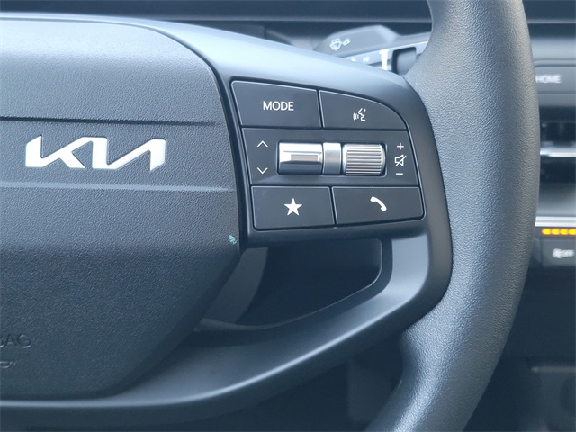2025 Kia K4 LXS photo 25