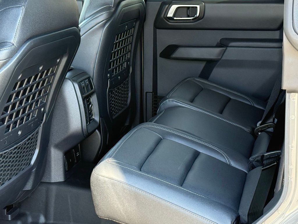 2025 Ford Bronco Badlands photo 9