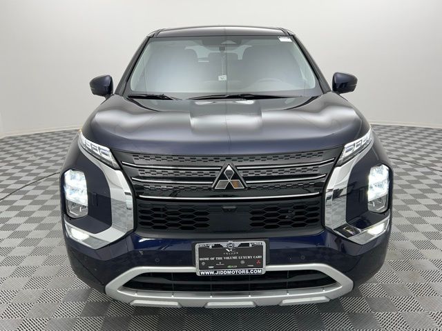 2024 Mitsubishi Outlander SE photo 2