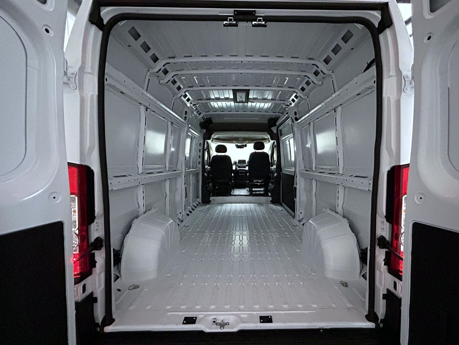 2026 Ram ProMaster 2500 photo 8