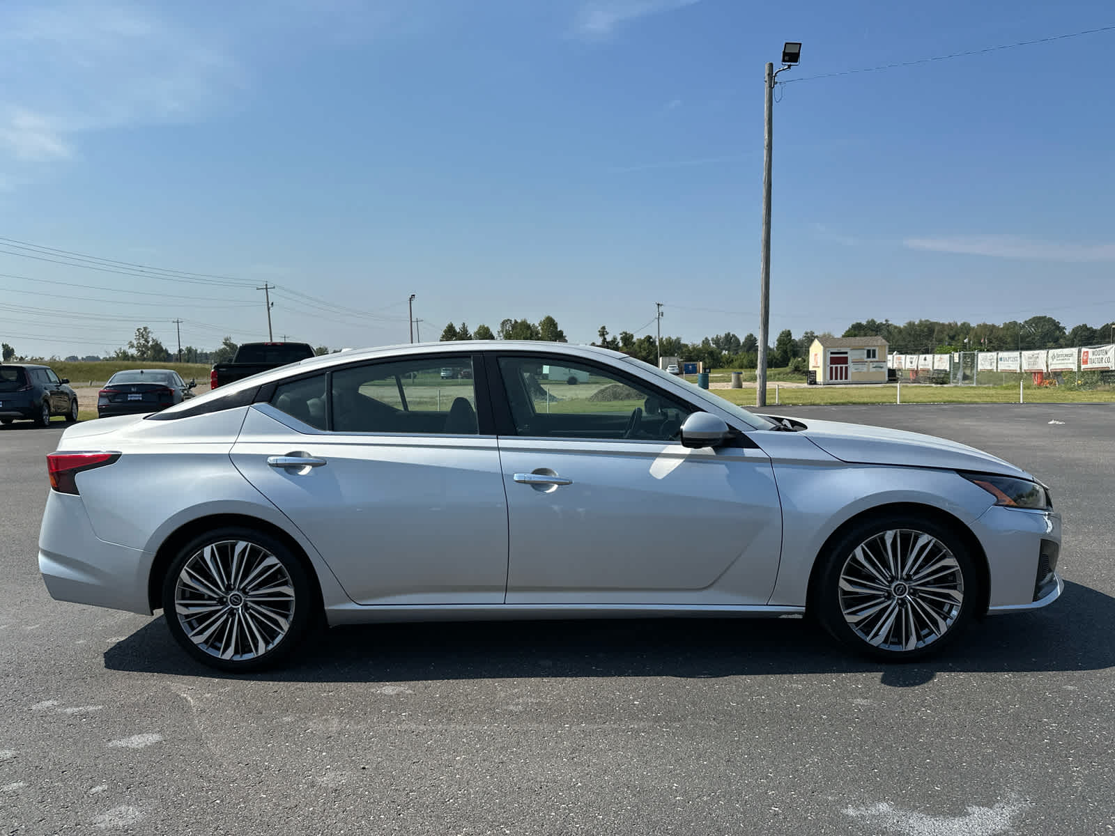 2023 Nissan Altima 2.5 SL photo 2