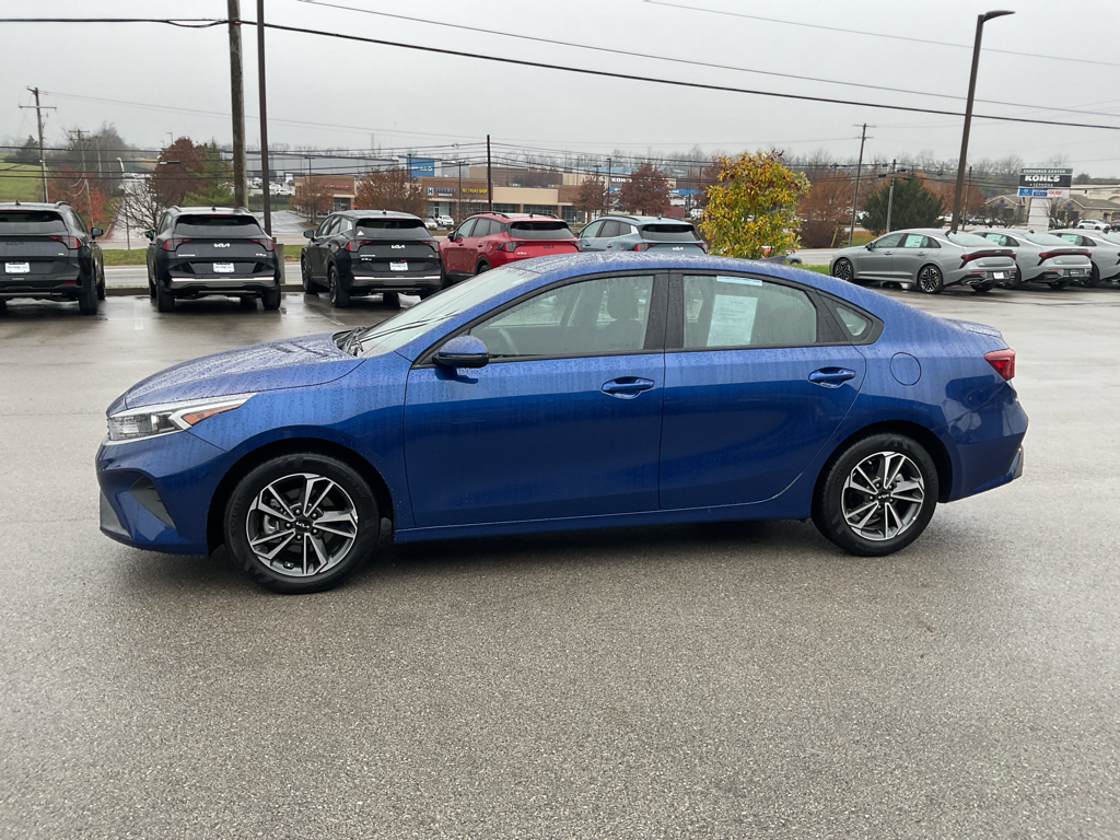 2024 Kia Forte LXS photo 3